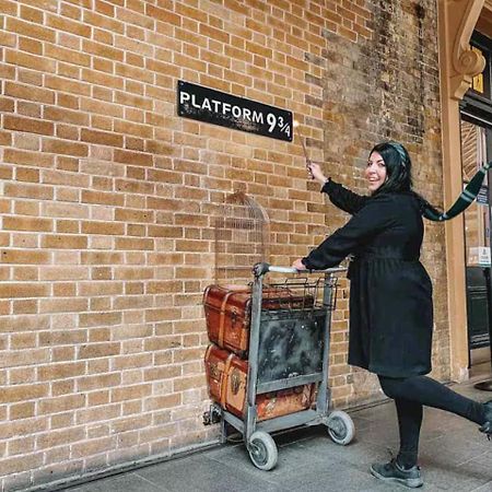 Platform 9 3/4 By Condokeeper ลอนดอน ภายนอก รูปภาพ